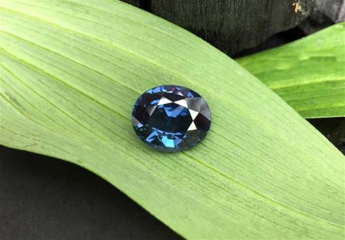 Какие камни цвета моря и неба используются в ювелирном деле. Многообразие голубых камней