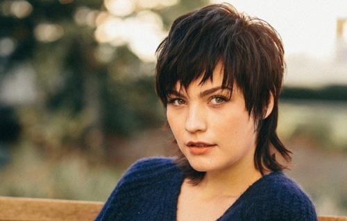 Модные женские стрижки на средние волосы 2022. Модные женские стрижки на средние волосы 2023 года и 80 фото для вдохновения