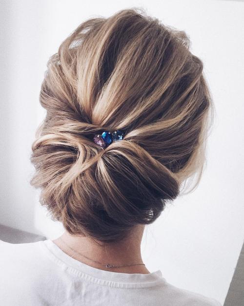 Причёски на короткие волосы в школу выпускной. 18 причёсок на выпускной вечер для коротких волос