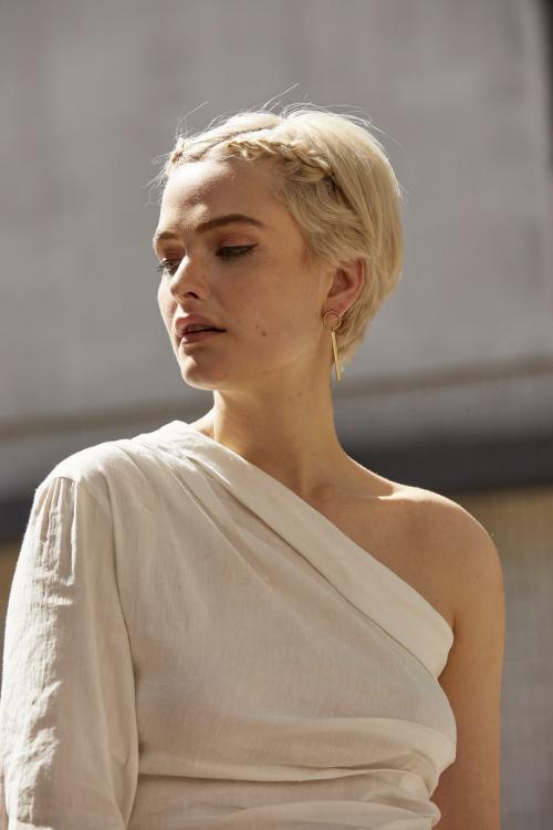 Легкие прически на выпускной. Прически на выпускной 2021: 123 фотоидеи для незабываемой вечеринки