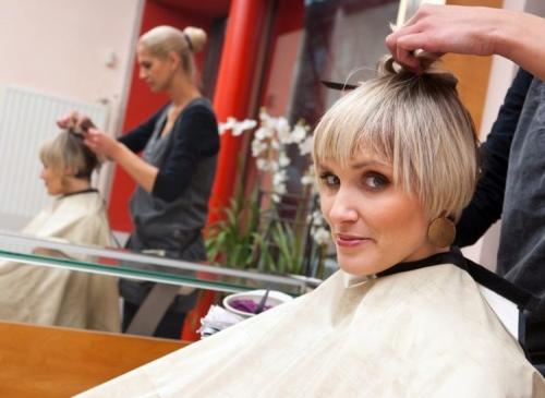 Объемные прически на короткие волосы. Стрижка на короткие волосы придающая объем фото