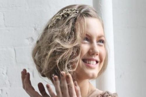 Причёски на короткие волосы на выпускной в колледж. Причёски на выпускной в 9 классе 11 Причёски на короткие волосы на выпускной в колледж. Причёски на выпускной в 9 классе 11