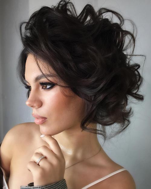 Причёски на короткие волосы в школу выпускной. 18 причёсок на выпускной вечер для коротких волос