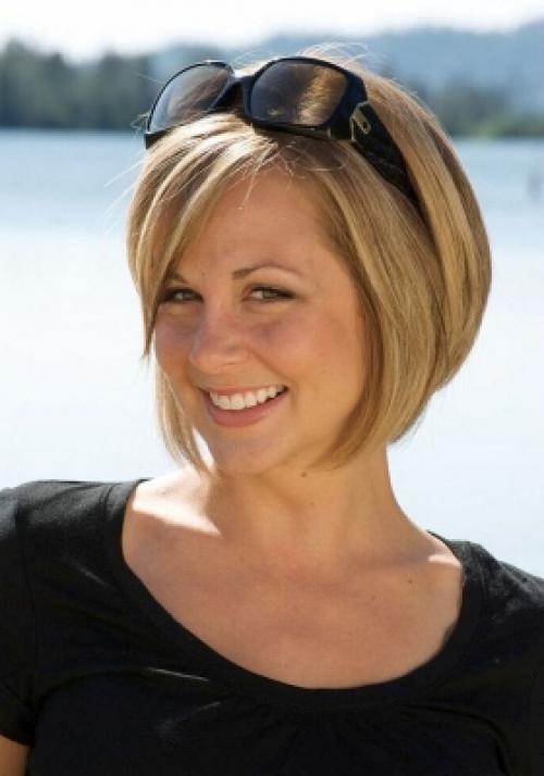 Прически на короткие волосы с челкой пошагово. Укладка на каре с челкой: 3 способа 12