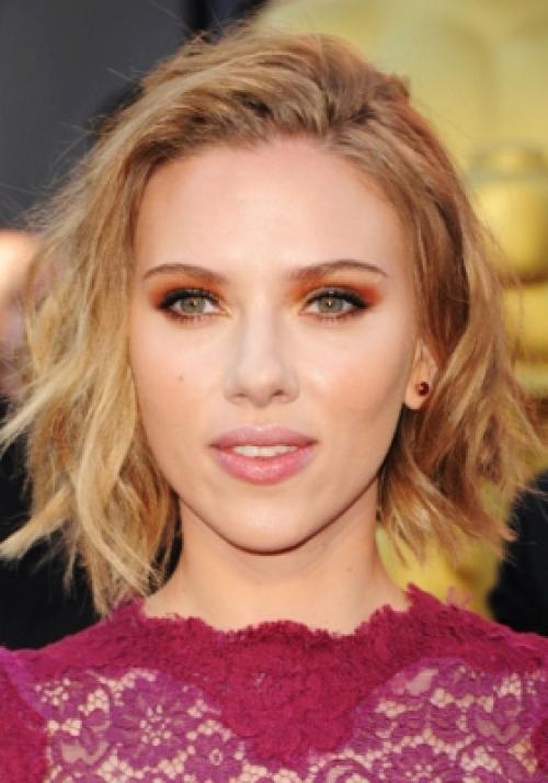 Прически для коротких волос. Повседневные прически для кудрявых коротких волос 07