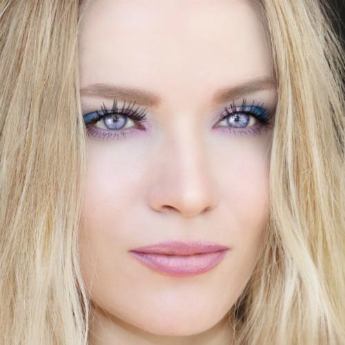 Макияж для серо-голубых глаз и русых волос. Особенности выбора теней и подводки для глаз