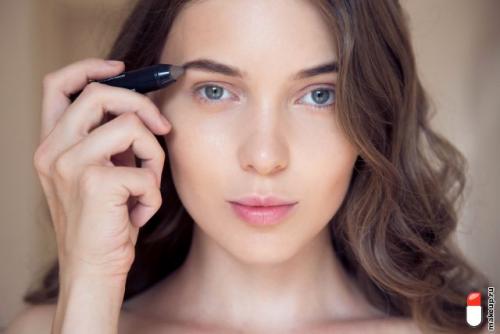 Макияж для серо-голубых глаз пошагово. Макияж для русоволосых с голубыми глазами пошагово