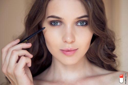 Макияж для серо-голубых глаз пошагово. Макияж для русоволосых с голубыми глазами пошагово