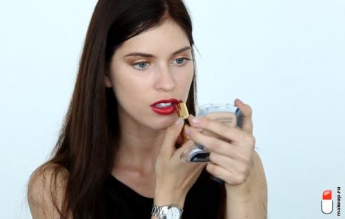 Макияж для голубых глаз и темных волос