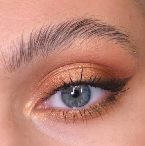 Макияж для голубых глаз самостоятельно. Макияж для голубых глаз