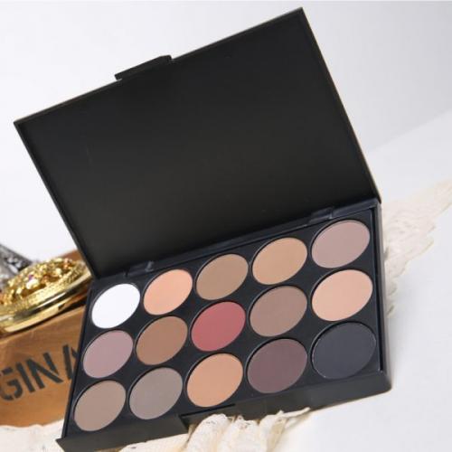 Макияж для голубых глаз и темных волос. Базовый набор косметички