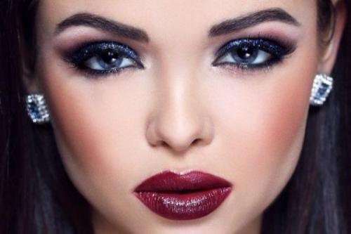 Макияж для голубых глаз и темных волос. Базовый набор косметички