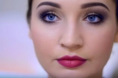 Макияж для голубых глаз и темных волос. Базовый набор косметички