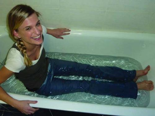 Как растянуть джинсовое платье. Способы растянуть джинсы в домашних условиях