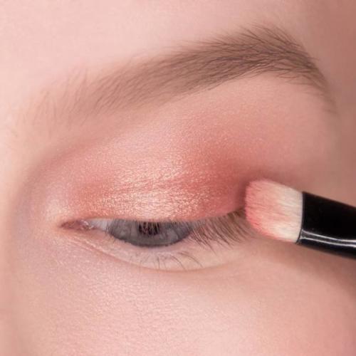 Макияж для голубых глаз и темных волос. Вечерний макияж для голубых глаз