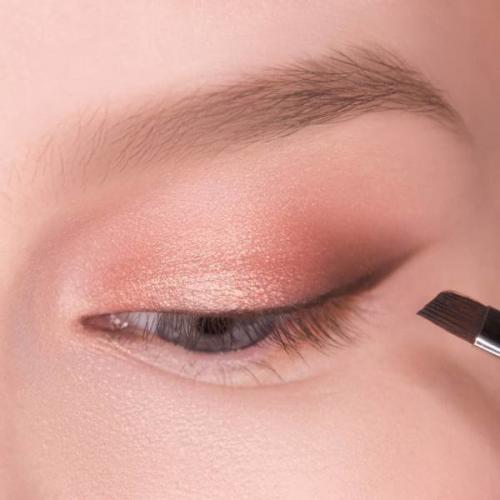 Макияж для голубых глаз и темных волос. Вечерний макияж для голубых глаз