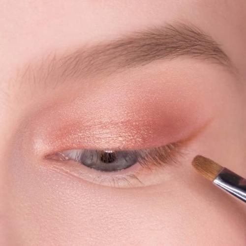 Макияж для голубых глаз и темных волос. Вечерний макияж для голубых глаз