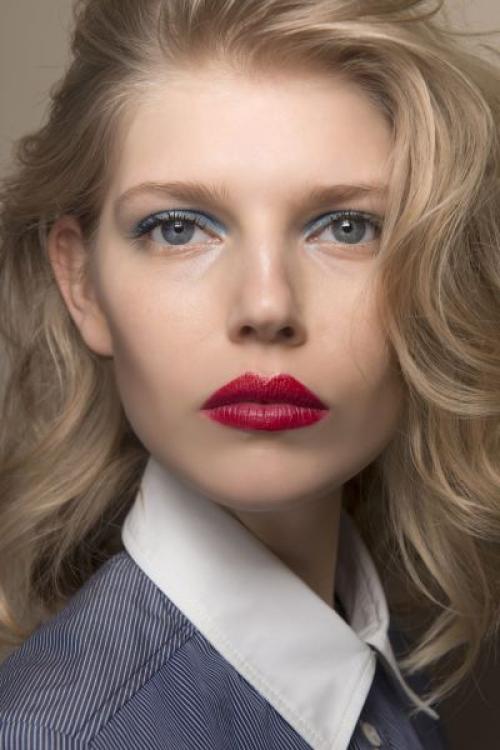 Макияж для голубых глаз с нависшим веком. Как сделать макияж для голубых глаз с нависшим веком?