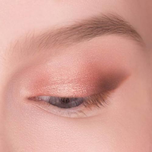 Макияж для голубых глаз и темных волос. Вечерний макияж для голубых глаз