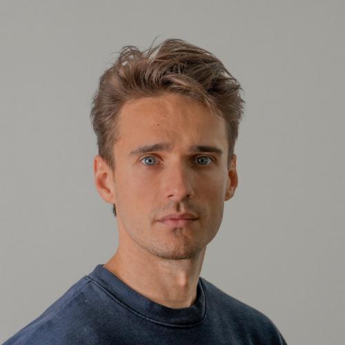 Как сочетать синий костюм с различными типами волос и комплекций. Критерии выбора по типу внешности
