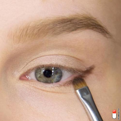 Макияж глаз тенями. Как красиво накрасить глаза тенями?