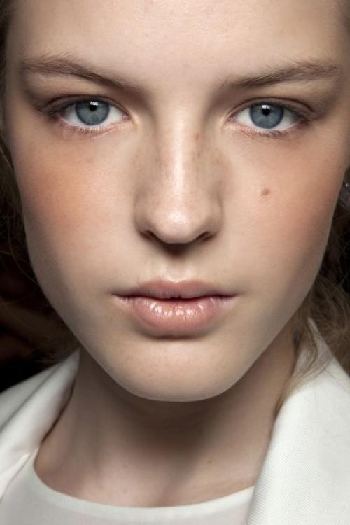 Макияж для нависшего века и опущенных уголков глаз. Правила макияжа для опущенных век