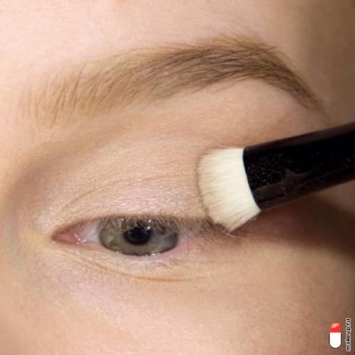 Макияж глаз тенями. Как красиво накрасить глаза тенями?