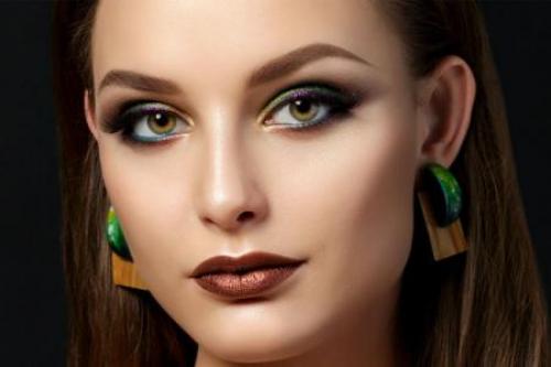 Макияж для голубых глаз с нависшим веком. Макияж для нависшего века: пошаговые уроки (70 фото)