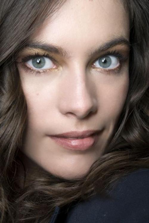 Макияж для голубых глаз и темных волос. Макияж для девушек с голубыми глазами и темными волосами