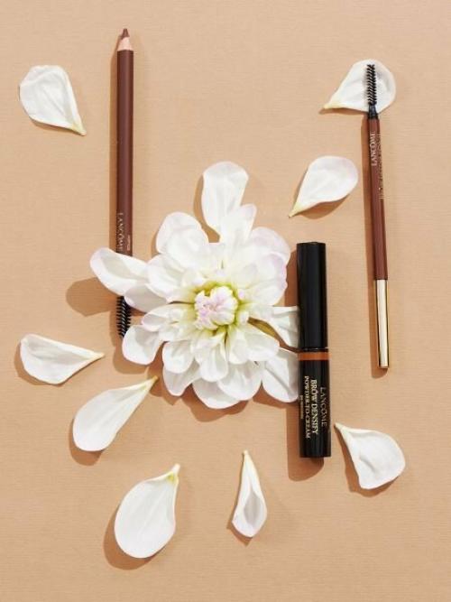 Как сделать контур губ перед нанесением темной помады. Как сделать помаду темнее?