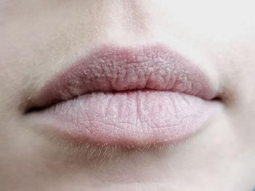 Какие есть основные советы по нанесению черной помады. Как приручить темную помаду: гайд для новичков в нелёгком деле инфернального мейкапа