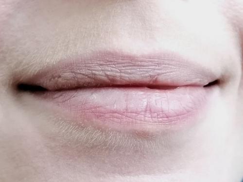 Какие есть основные советы по нанесению черной помады. Как приручить темную помаду: гайд для новичков в нелёгком деле инфернального мейкапа