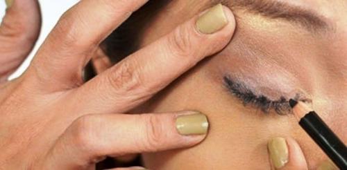 Как красить глаза карандашом поэтапно. Как красить глаза карандашом правильно и красиво: пошаговая инструкция