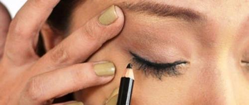 Как красить глаза карандашом поэтапно. Как красить глаза карандашом правильно и красиво: пошаговая инструкция