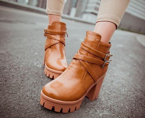 Уход за обувью из натуральной кожи с восковой отделкой. Рекомендации по применению воска для обуви, его отличие от крема