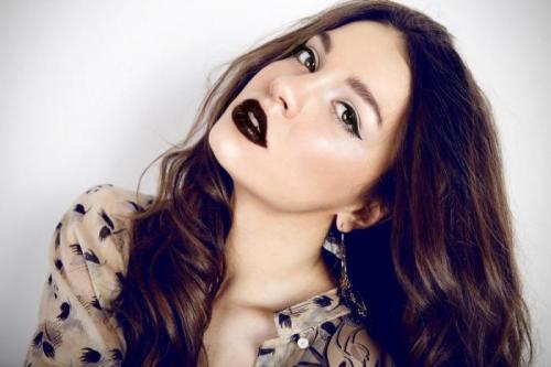 Темная помада: как сделать макияж без вампирического эффекта 07 Темная помада: как сделать макияж без вампирического эффекта 07