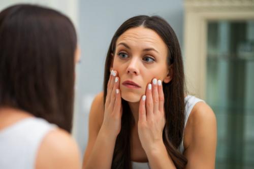 Как сделать макияж мягче, если темная помада кажется слишком яркой. 7 ошибок в макияже, из-за которых вы выглядите уставшей