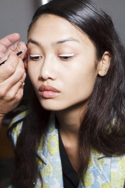 Белый карандаш для слизистой глаз. Как пользоваться белым карандашом для глаз? 4 способа