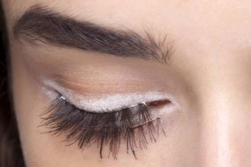 Белый перламутровый карандаш для глаз. Белый карандаш для глаз: зачем нужен и как его использовать?