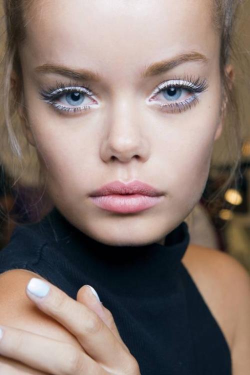 Белый карандаш для глаз, какой лучше. Белый карандаш для глаз: зачем нужен и как его использовать?