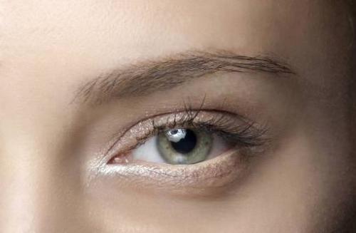 Белый карандаш для глаз, какой лучше. Белый карандаш для глаз: зачем нужен и как его использовать?