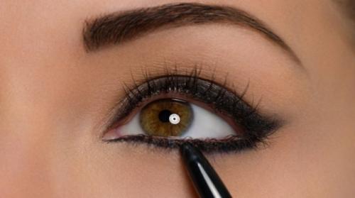 Как правильно сделать графичный макияж карандашом для глаз. Рисуем глаза