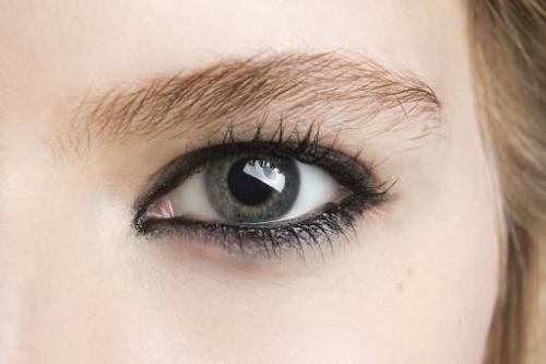 Как правильно красить глаза карандашом в картинках. Как правильно подвести глаза карандашом?