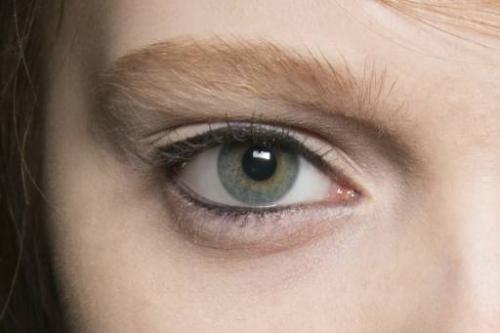 Как правильно красить глаза карандашом в картинках. Как правильно подвести глаза карандашом?