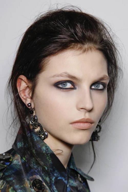 Как правильно красить глаза карандашом в картинках. Как правильно подвести глаза карандашом?