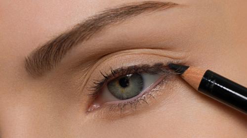 Карандаш для глаз с растушевкой, как пользоваться. Как сделать макияж с растушеванной стрелкой: поэтапная инструкция