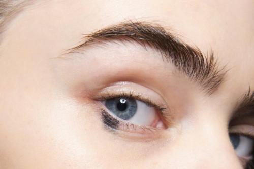 Как подводить глаза карандашом нижнее веко. Полезные инструкции и советы по макияжу нижнего века