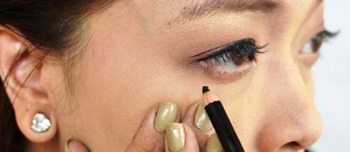 Как подвести глаза карандашом для начинающих. Как красить глаза карандашом правильно и красиво: пошаговая инструкция