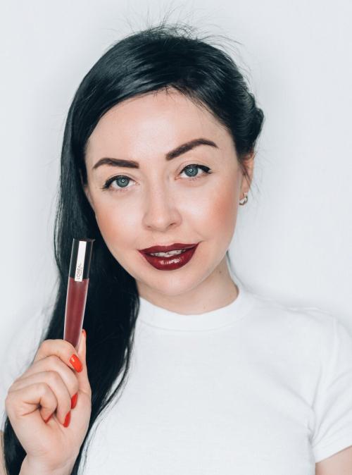 Как выбрать подходящий оттенок темной помады для брюнетки. На темной стороне: какие оттенки помады подойдут брюнеткам