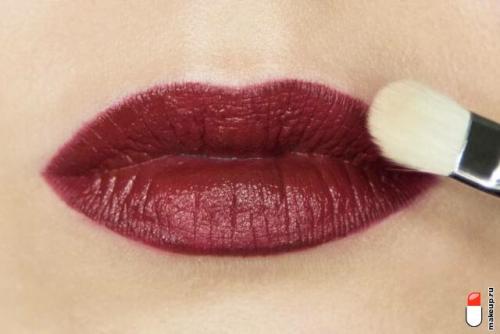 Как выбрать подходящий оттенок темной помады для брюнетки. На темной стороне: какие оттенки помады подойдут брюнеткам